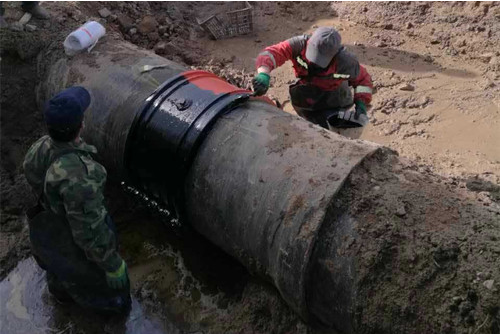 解放街DN800输水管线遭施工损坏 管网中心迅速处置恢复供水